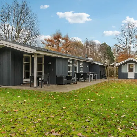 3 Bedroom Lovely In Holiday home