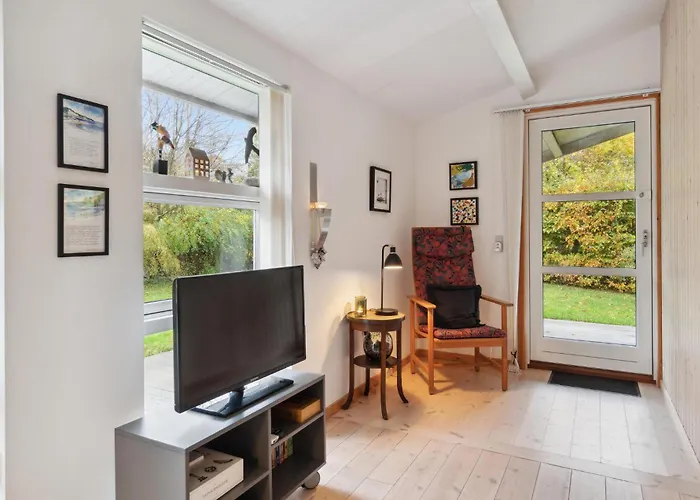 3 Bedroom Cozy In *